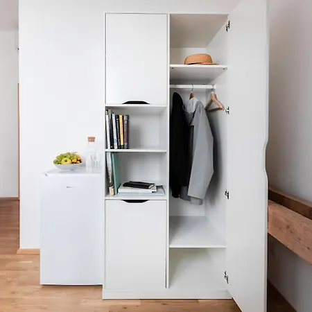 Lejlighedshotel Zeitraum Student House - U Pruhonu 3*